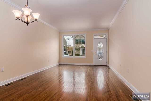 1704 Whitney Ln - Photo 3 of 24