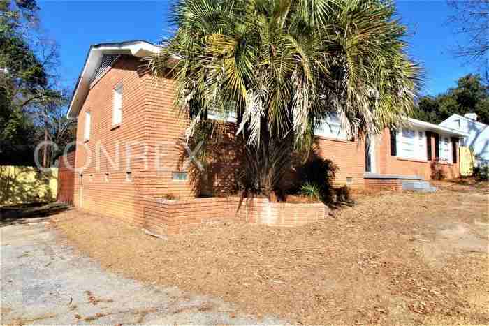 1615 Woodford Rd - Photo 3 of 19