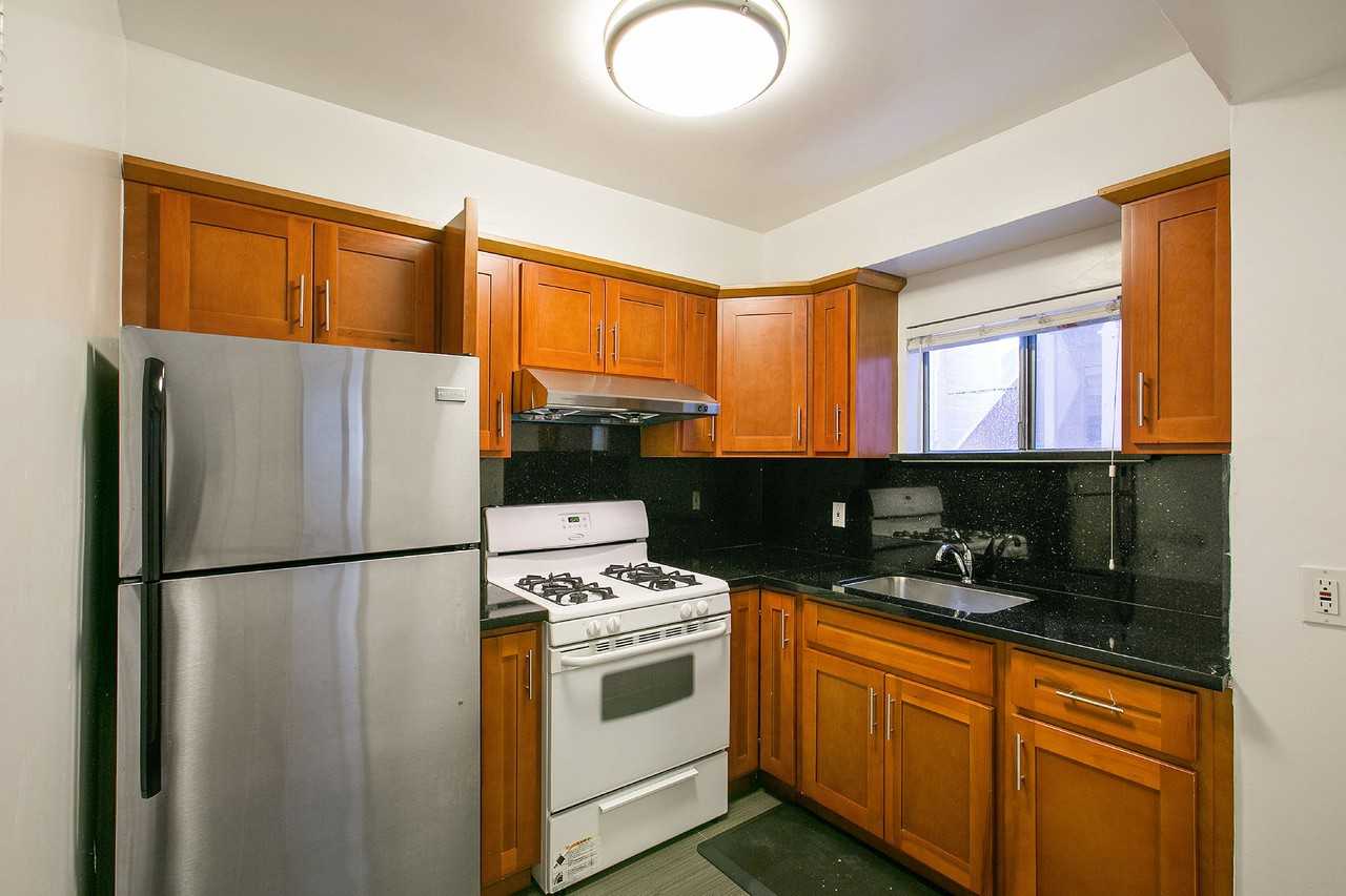 27 Jasper Place, San Francisco, CA 94133 3 Bedroom Apartment for Rent