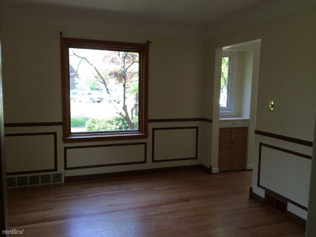 27918 California Dr NE - Photo 3 of 15