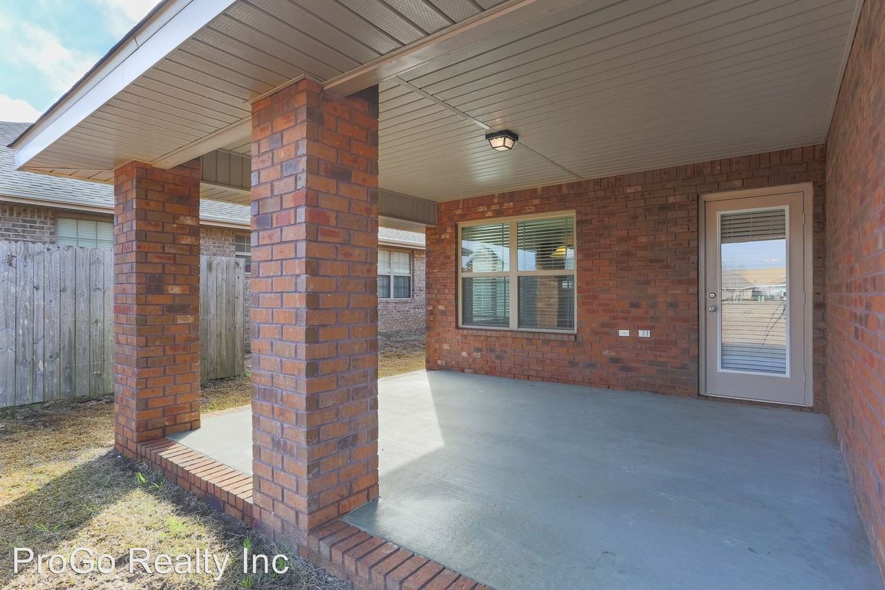 4736 Frances St - Photo 3 of 25