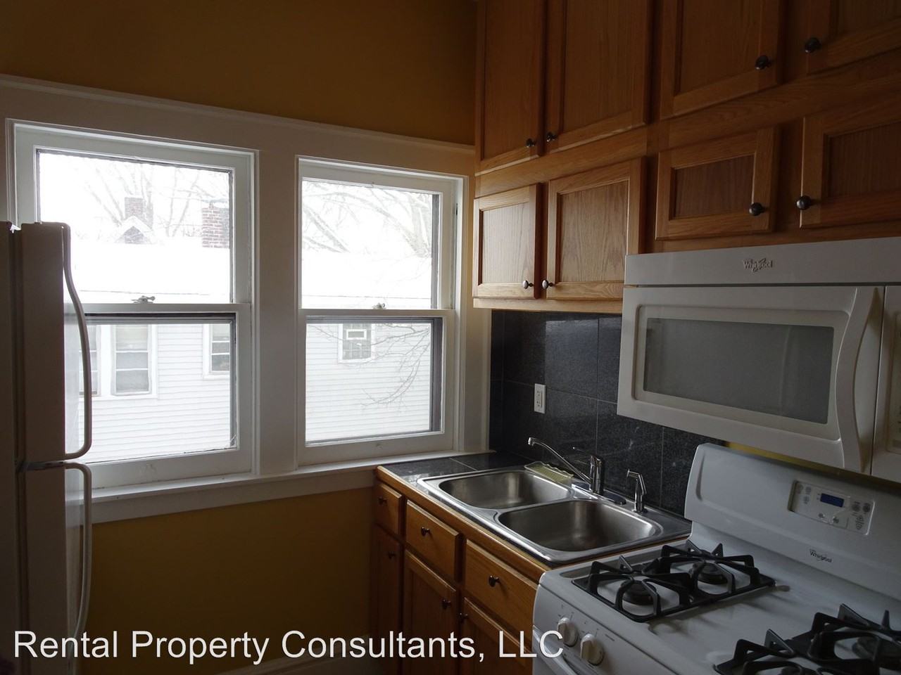 737 Livingston Ave NE - Photo 3 of 11