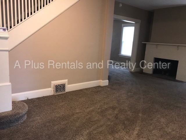 1131 W 10th St - Photo 3 of 13