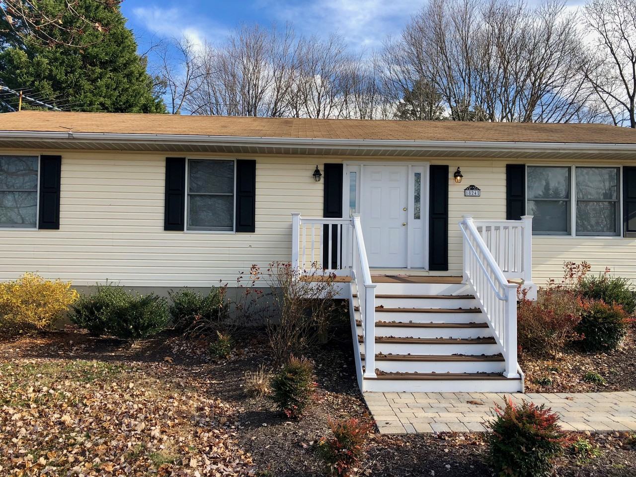 1824 Harbor Dr - Photo 3 of 30