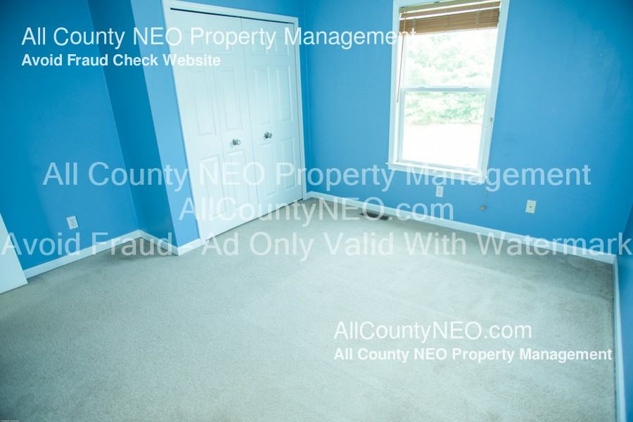 5285 Deer Trace Dr - Photo 3 of 11