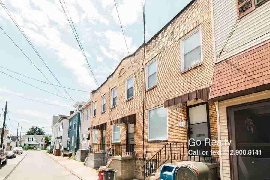 1963 Liedertafel Way - Photo 2 of 12