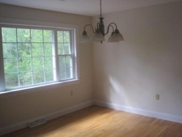 901 Plymouth St - Photo 3 of 6