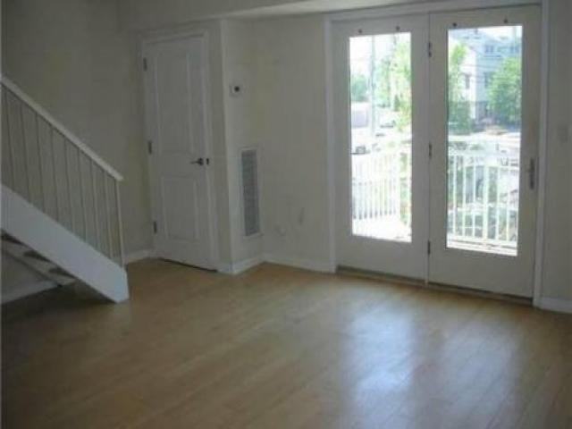 1488 Outlook Ave - Photo 2 of 5