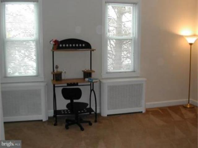 1604 W 11th St - Photo 2 of 6