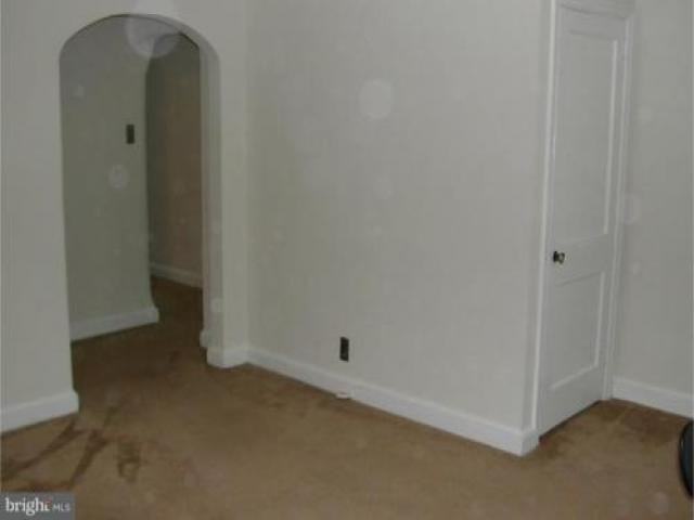 1604 W 11th St - Photo 3 of 6