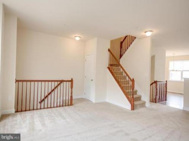 378 Pin Oak Ct - Photo 2 of 6