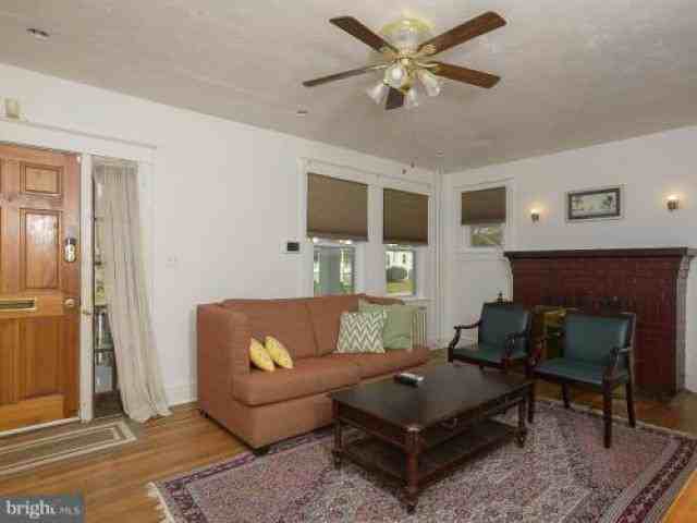 3617 Woodbine Ave - Photo 3 of 6
