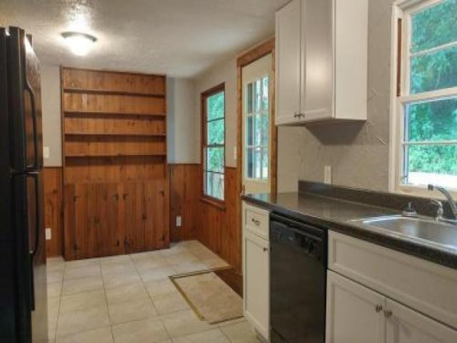 228 Pleasant St - Photo 3 of 6