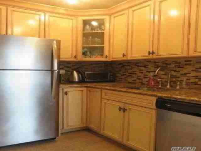 7 Bond St - Photo 2 of 6