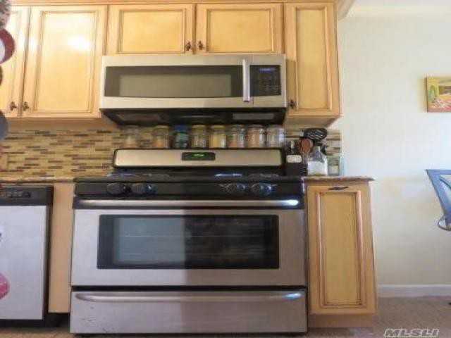 7 Bond St - Photo 3 of 6