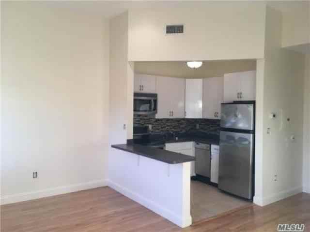 303 Main St - Photo 2 of 5