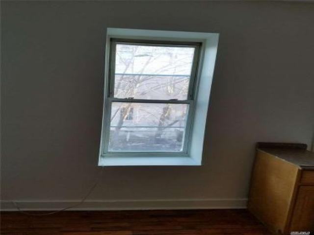 113-06 Jamaica Ave - Photo 2 of 6