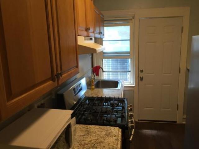 903 N Van Buren St - Photo 3 of 5