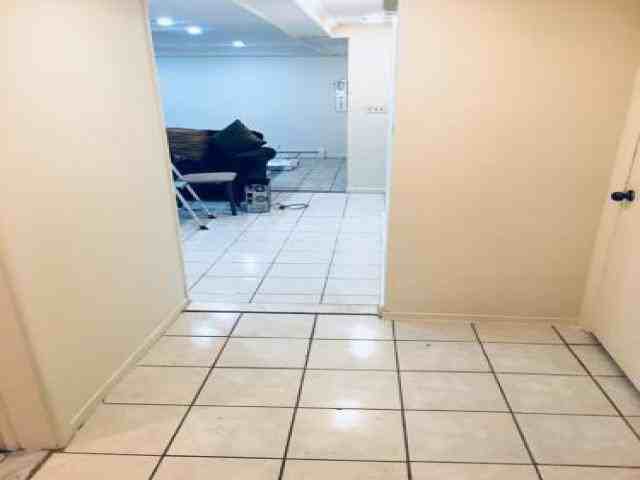 1391 Pelham Pkwy N - Photo 3 of 6