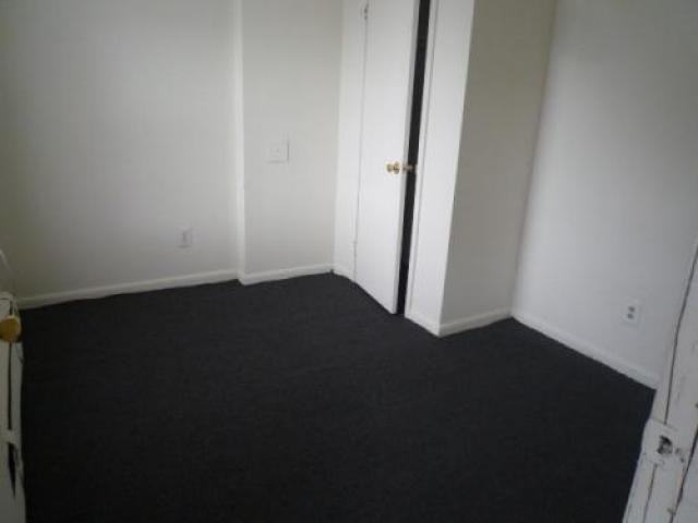 618 W 5th St - Photo 3 of 5