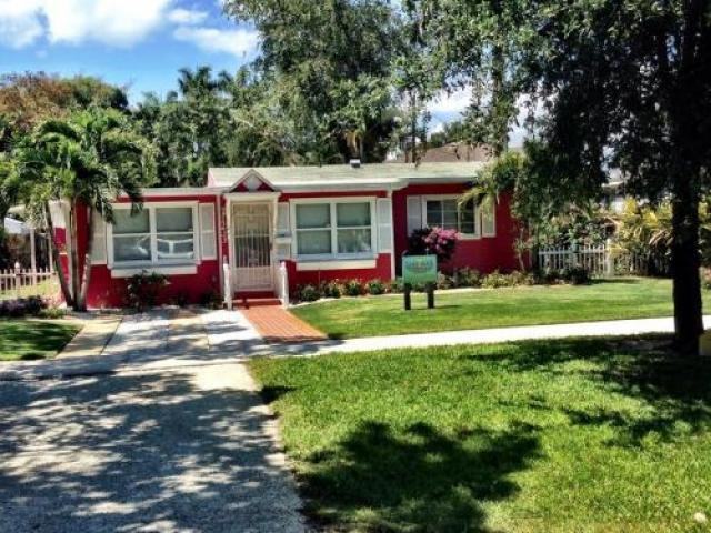 1233 8th Ave N - Photo 2 of 6