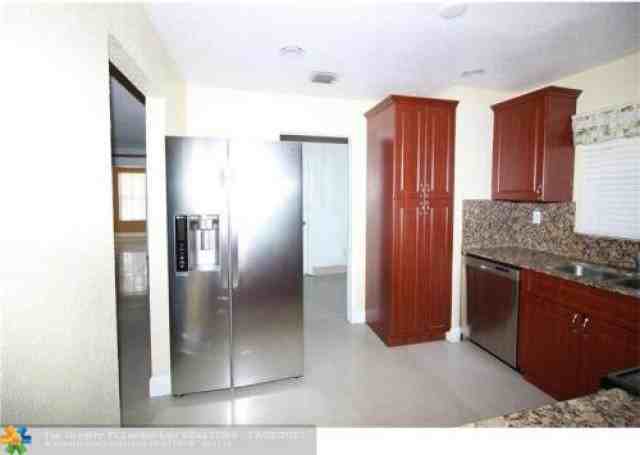 1870 NW 35th Ave - Photo 3 of 6