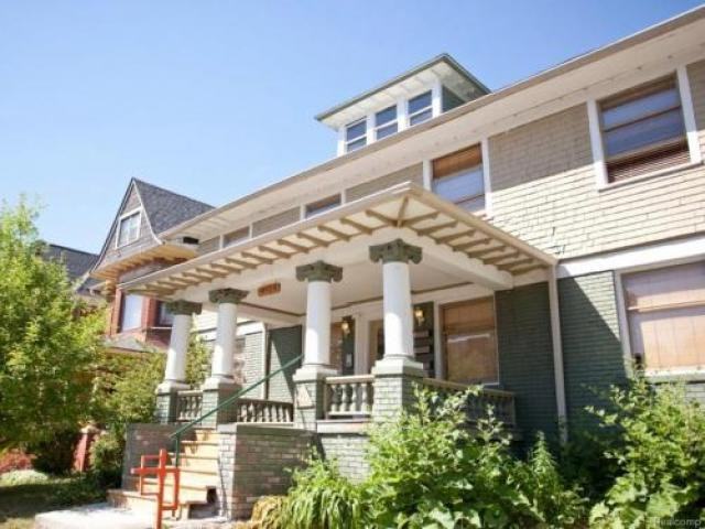 4129 Trumbull Ave - Photo 2 of 6