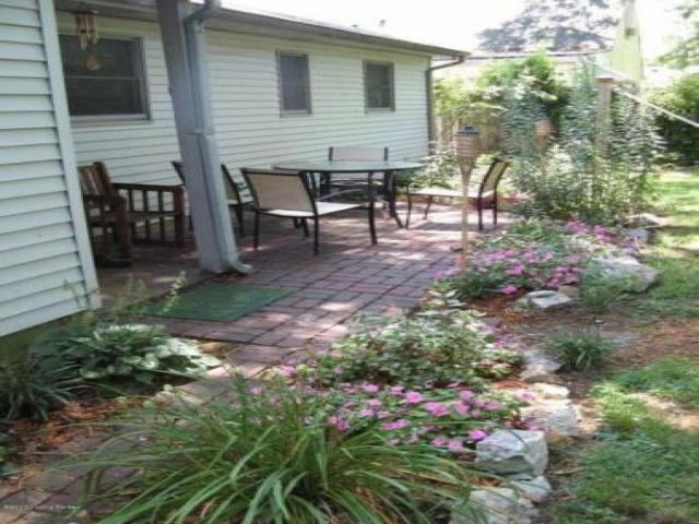 2717 Wendell Ave - Photo 2 of 5