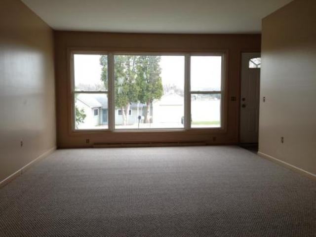 475 Peninsula Dr S - Photo 3 of 5