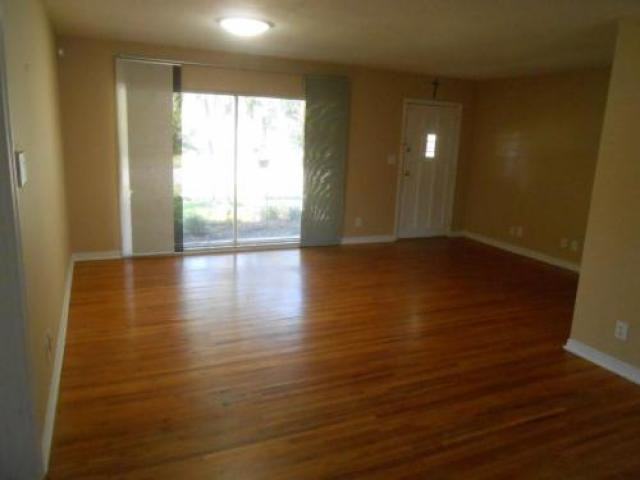 111 Biscayne Ave - Photo 3 of 6