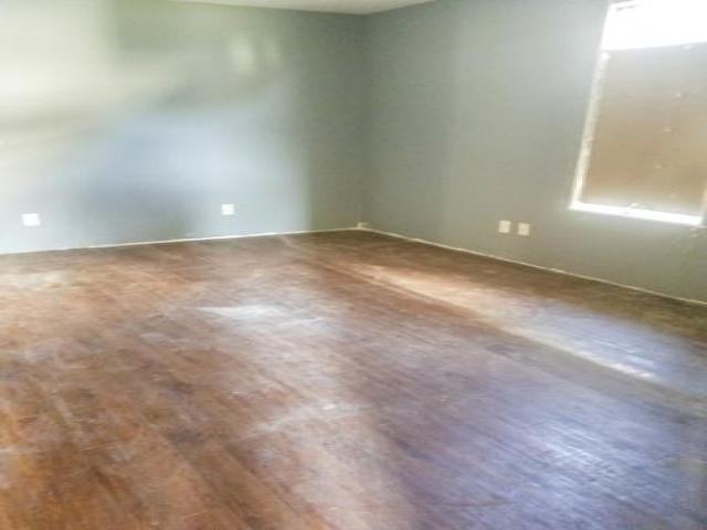 2312 S A St - Photo 2 of 5