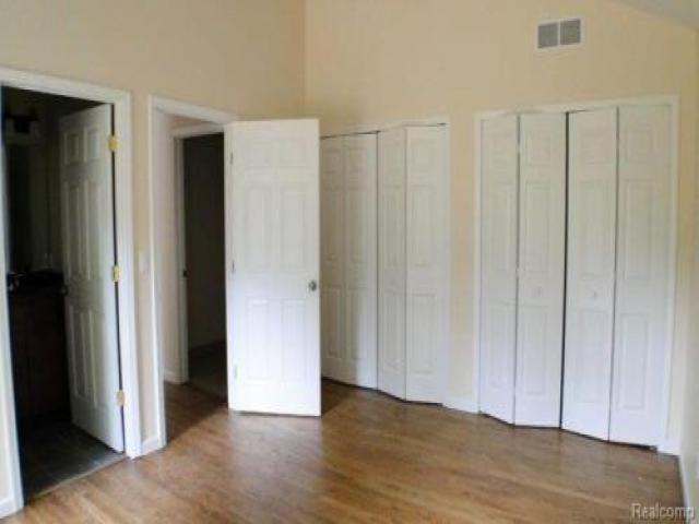 2041 Hoeft Dr - Photo 2 of 6