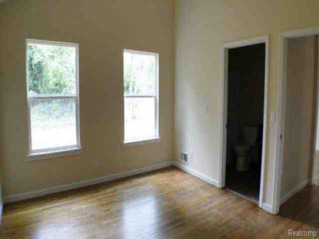 2041 Hoeft Dr - Photo 3 of 6