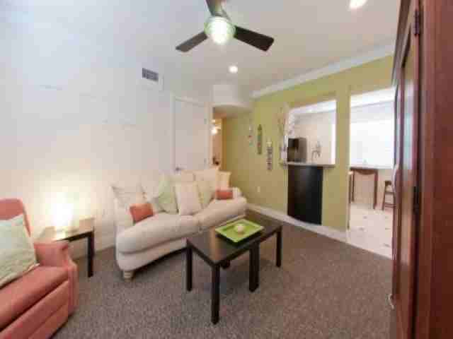 320 SW 10th St - Photo 2 of 6