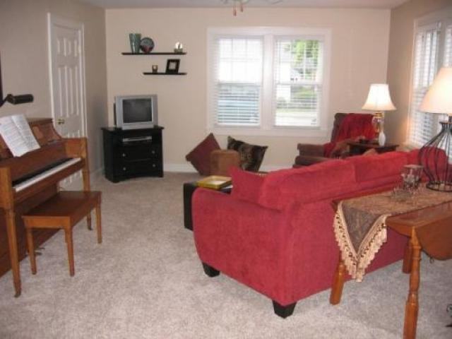 2127 N Cherry St - Photo 2 of 6