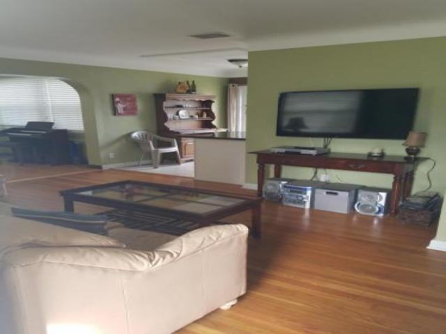 315 34th Ave NE - Photo 2 of 6