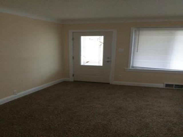 8041 Sterling St - Photo 3 of 6