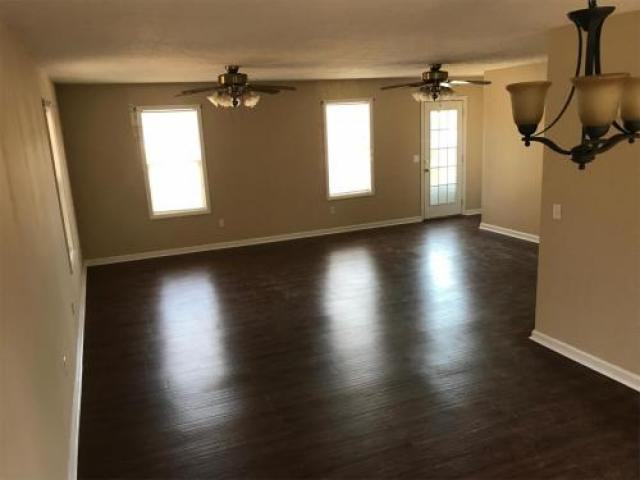 105 Hardwood Dr - Photo 3 of 6