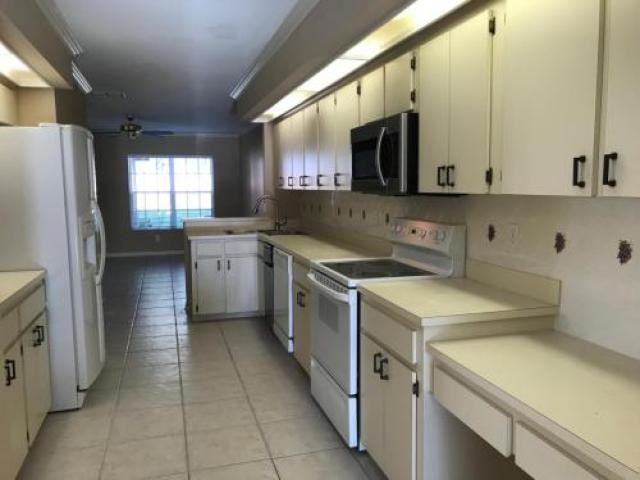 3174 Stonewater Dr - Photo 2 of 6