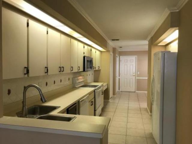 3174 Stonewater Dr - Photo 3 of 6