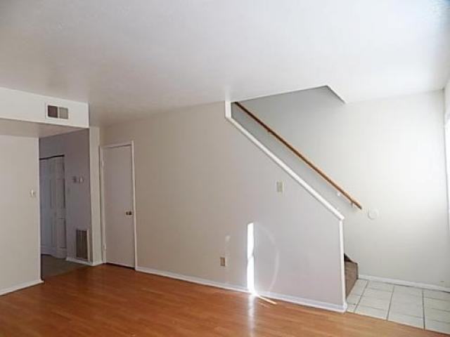 306 Clay St - Photo 2 of 6