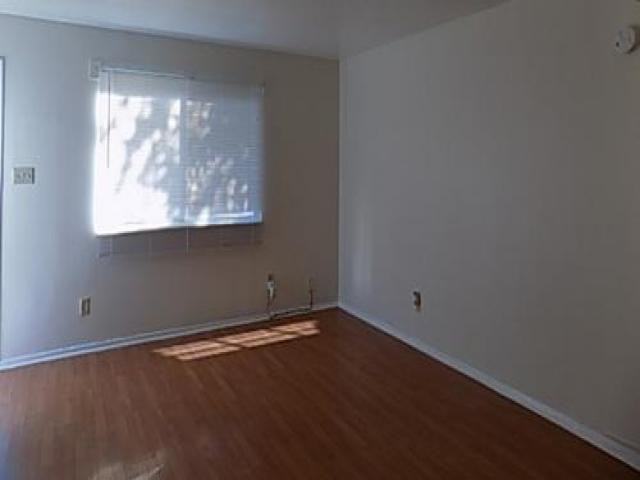 306 Clay St - Photo 3 of 6