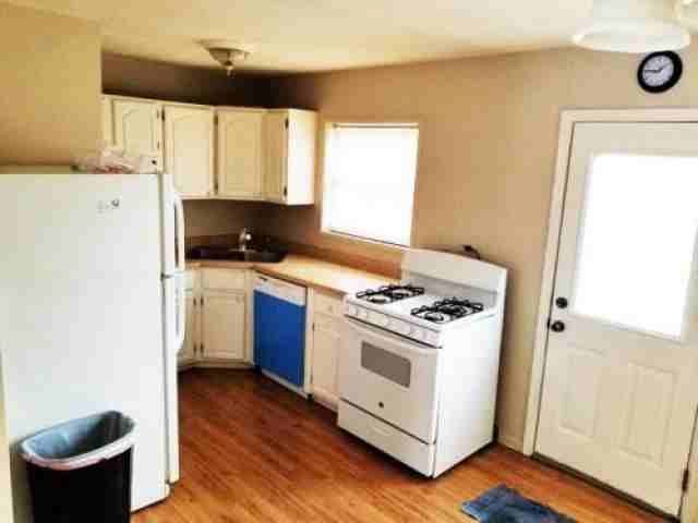 1846 Lee St - Photo 2 of 6