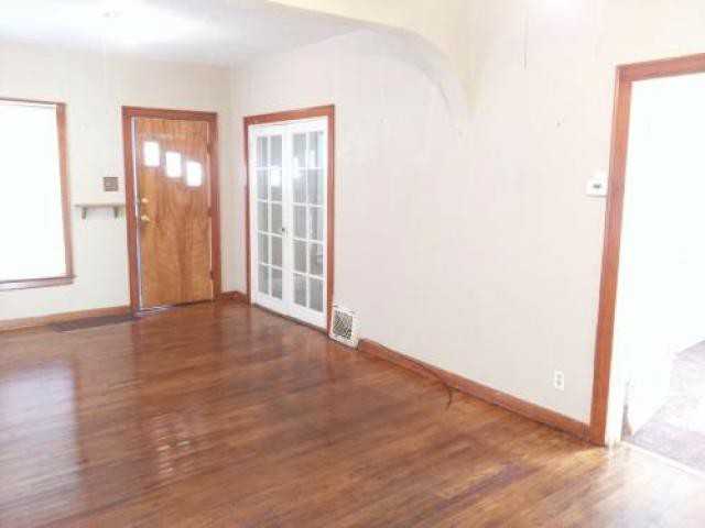 1106 Kinyon St - Photo 2 of 6