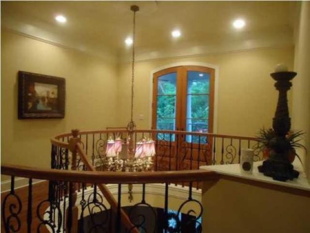 15 Devonshire Way - Photo 3 of 6