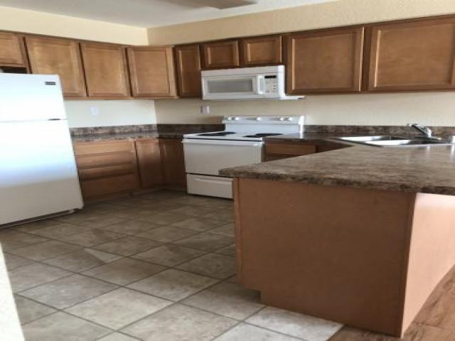 1614 Chris Dr - Photo 2 of 4