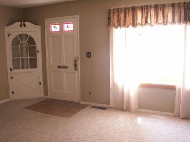 832 Zuend Ct - Photo 2 of 6