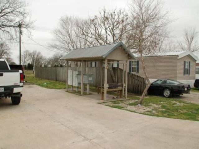 100 Saylock Ln - Photo 3 of 5