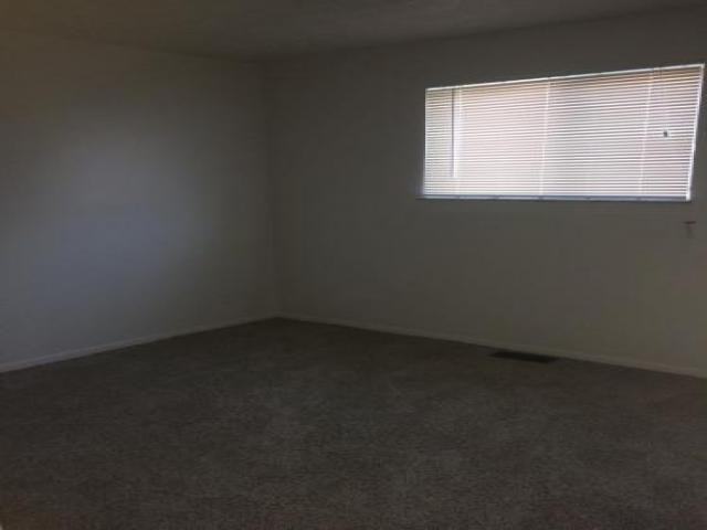 405 Anthony Dr - Photo 3 of 6