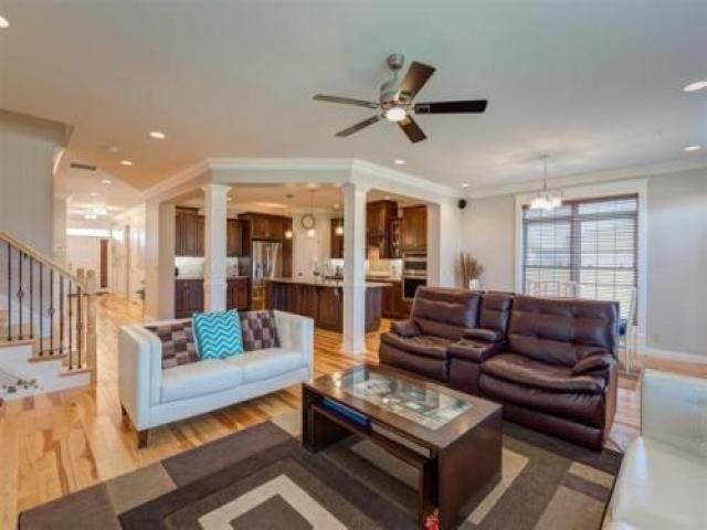 7929 Pelican Pointe Dr - Photo 3 of 6